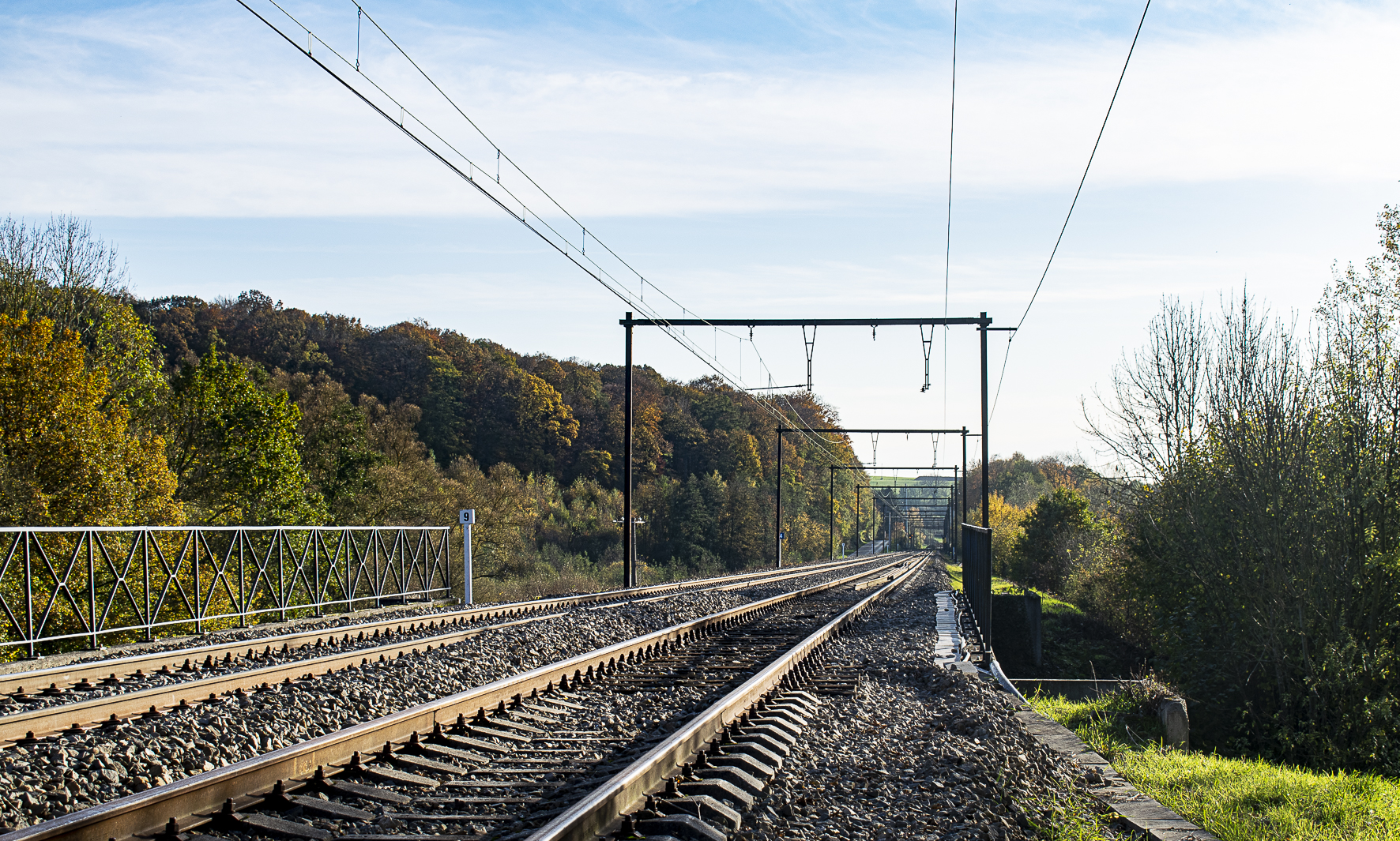 photographie de rails de trains
